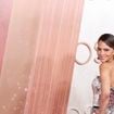 "Trop sexy cette reine" : Halle Berry célèbre la fin de l'été avec ces photos en bikini à 59 ans, très "James Bond girl"