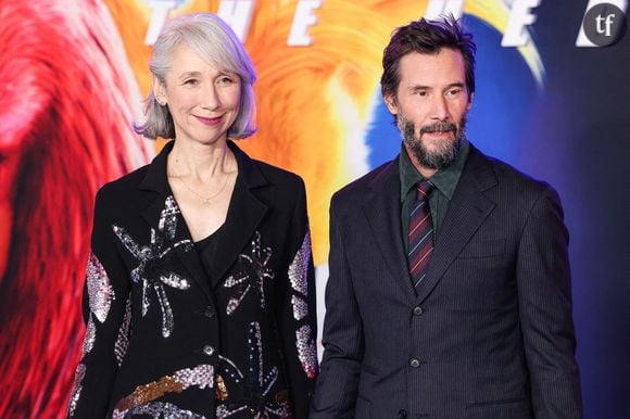 Keanu Reeves et sa compagne Alexandra Grant ont fait une apparition remarquée à l'avant-première de Sonic 3 à Los Angeles. Si l'acteur de 59 ans n'a pas caché sa joie de partager ce moment avec l'artiste de 50 ans, leur sortie a une nouvelle fois déclenché une vague de commentaires âgistes envers cette dernière. Un triste exemple des doubles standards qui persistent à Hollywood concernant le vieillissement des femmes.