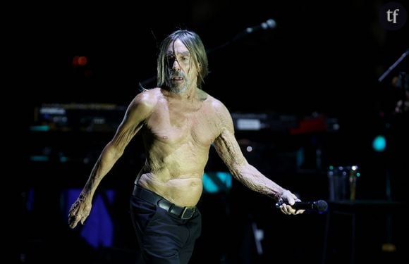 Iggy Pop danse torse nu à 77 ans et nous prouve que l’âgisme ne concerne apparemment que les femmes