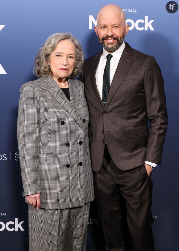 Psychose délicieuse issue de l'esprit d'un auteur de best seller horrifiques cauchemardant ses pires fans... Et comédienne mésestimée, autant qu'admirable, à juste titre Oscarisée pour ce rôle. Mais voilà, c'est aujourd'hui bien plus qu'un romancier qu'affronte Bates : les haters fustigeant sa perte de poids "impressionnante".