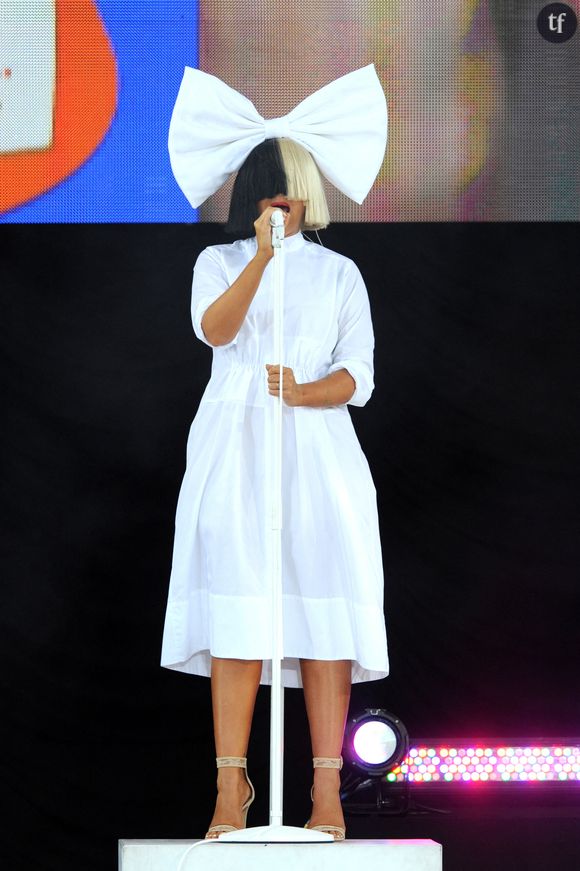 Le 21 juillet, les tabloïds anglo-saxons ont publié des photos d'elle avec Harry Jowsey.