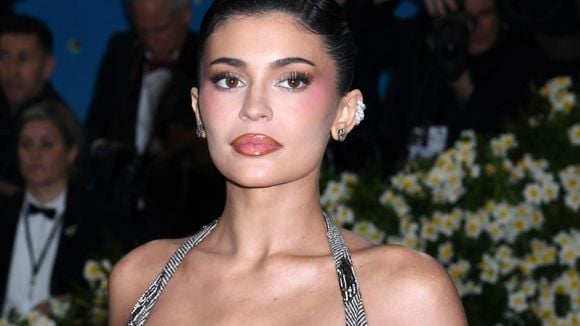"Pas besoin d'en montrer autant !" : Kylie Jenner tente un look "sexy et moderne" au Met Gala 2025 mais réveille les sexistes