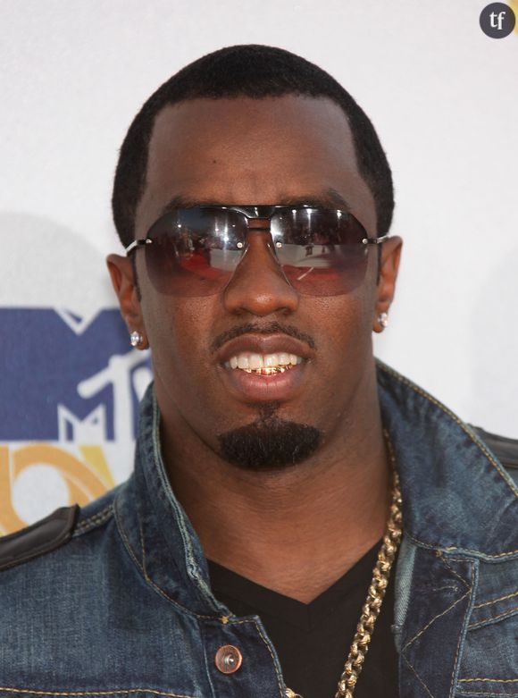 "Je ne serais pas surpris si les streams des chansons de Diddy, tout comme ceux de R Kelly, qui a également été condamné pour violences sexuelles, restaient élevés. Il y a une sorte de dissonance cognitive chez les fans. Ces chansons s'ancrent tellement dans la vie des gens qu'il est très difficile de s'en débarrasser… [elles] font partie de leur ADN. Je pense donc que certaines personnes sont capables de fermer les yeux", dénonce ainsi à la BBC Thomas Hobbs, auteur et co-animateur du podcast hip-hop Exit the 36 Chambers.