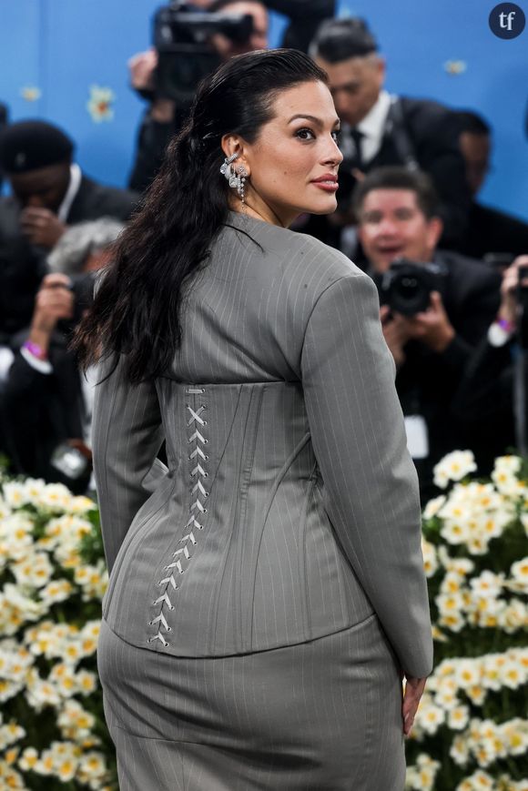 Ashley Graham demeure l'une des figures body positive les plus influentes au monde. La mannequin superstar célèbre ses formes et sa liberté l'espace de nouvelles photos salvatrices.