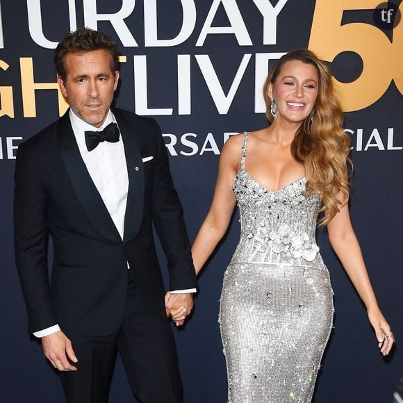 Reynolds est au coeur d'une sulfureuse affaire qui concerne son épouse, mais aussi lui-même. Le 21 décembre 2024, Blake Lively a porté plainte contre Justin Baldoni. L'actrice accuse son partenaire à l'écran dans "It Ends With Us" de harcèlement sexuel. Mais également d'avoir entrepris par le biais d'une professionnelle des réseaux sociaux une gigantesque campagne de diffamation en ligne. Justin Baldoni a nié les faits puis diffusé par le biais de son avocat la vidéo des coulisses du tournage, censée prouver le consentement de Blake Lively.