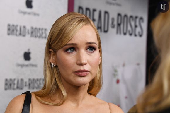 De mal être justement il en est question quand on tend l'oreille vers l'actrice, revenue en état de grâce avec Die, my love, film en compétition à Cannes où elle côtoie son ami Robert Pattinson. Dans ce thriller dramatique, s'illustrent à la fois la star de Hunger Games et celle de Twilight, tous deux émancipés de leurs premiers rôles via d'admirables carrière. Mais c'est surtout le récit d'une femme et d'une mère, ce qu'est Jennifer Lawrence. Qui en interview est revenue sur un sujet rarement évoqué, un grand non-dit : le post partum...