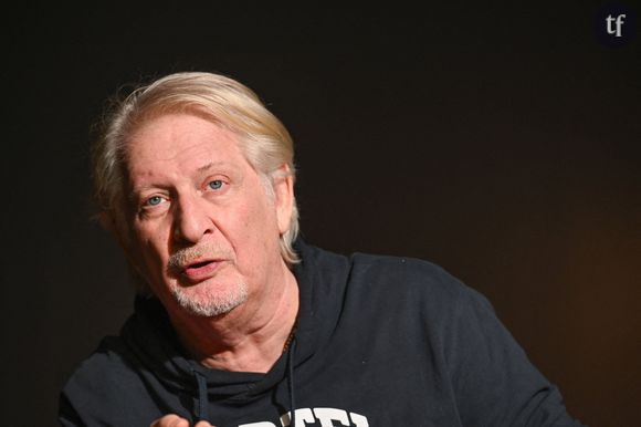 Patrick Sébastien se défend

Interrogé par BFMTV, le parquet a indiqué ne pas avoir été saisi, tandis que la direction du camping a exprimé sa désapprobation sans pour autant déposer plainte, souhaitant éviter toute polémique. Elle a présenté ses excuses "aux vacanciers qui ont été témoins de cet épisode choquant", reconnaissant qu’"un comportement d’ordre sexuel s’était brièvement produit, de manière totalement imprévisible"..

L’avocat de Patrick Sébastien, lui, assure qu’il s’agissait d’une scène "mimée", et a contesté "tout comportement d’ordre sexuel". "M. Patrick Sébastien a été vivement surpris par le comportement de cette femme et n’a pas manqué de mettre fin à cette mise en scène", a-t-il ajouté.