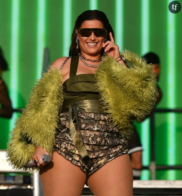 "Elle a 46 ans. Elle a eu trois enfants et a pris du poids au cours des 25 dernières années. Comme la plupart des gens", répondent certains abonnés aux critiques sur son physique.