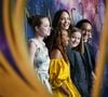 "C'est juste le mix parfait entre ses deux parents", "Il ressemble tellement à sa mère, c'est adorable", "C'est le portrait craché du frère d'Angelina Jolie en fait", "Imaginez, être le fils d'Angelina Jolie et Brad Pitt ?", "Wow, c'est la copie conforme de sa mère", "Il y a quand même une touche de Brad Pitt là dedans", "Attendez, c'est le sosie masculin de sa mère".