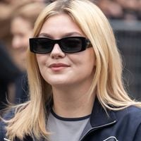 “Elle a perdu beaucoup de poids, elle monte même 3 marches sans être essoufflée” : Le nouveau look de Louane affole les internautes