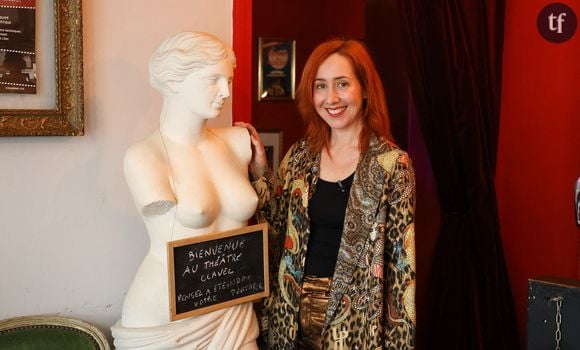 Pour savoir "comment on peut se comporter pour s'assurer que personne ne soit froissé, ne sorte de ses limites", "ça demande pas mal de communication et d'énergie", ajoute-t-elle.