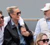 “Encore un autre”, “tout pour se faire remarquer” : Laeticia Hallyday heureuse en couple, elle affiche son bonheur… Et se fait méchamment tacler