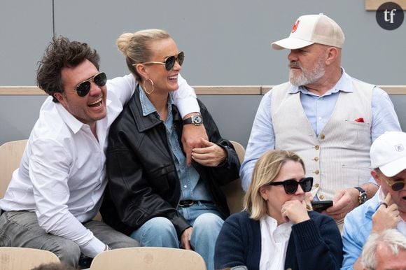 “Encore un autre”, “tout pour se faire remarquer” : Laeticia Hallyday heureuse en couple, elle affiche son bonheur… Et se fait méchamment tacler