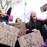 “Seule avec un homme là-dedans ?! Terrifiant” : pourquoi ce nouveau transport parisien scandalise les femmes