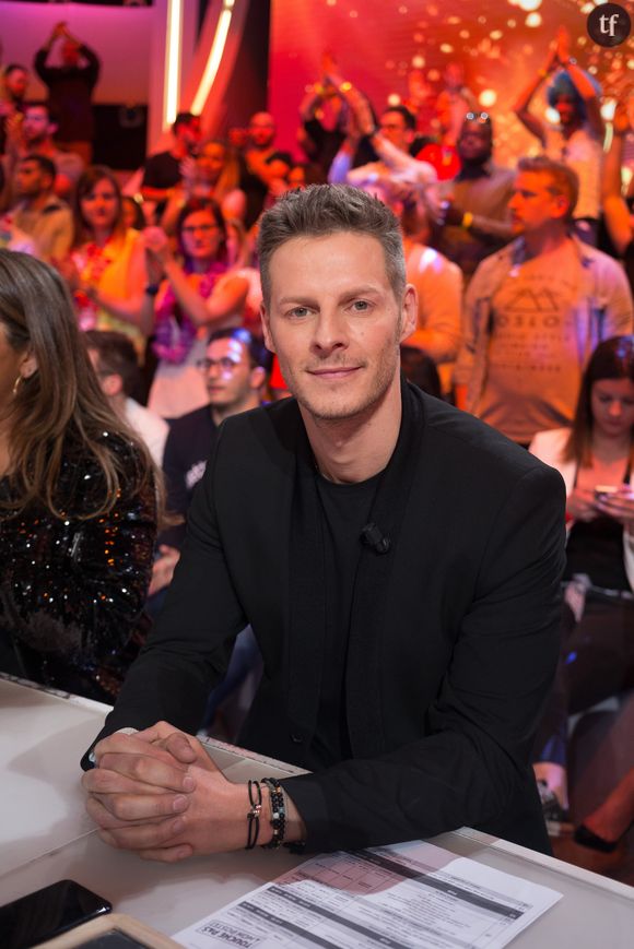 L’espace d’un happening lunaire il s’est ainsi amusé à railler le changement de genre des personnes trans : "Est-ce que tu sais qu'il y a des gens, je vous promets que c'est vrai, qui changent de genre selon le jour. Ils arrivent dans une société, tu peux avoir un prud'homme”. 
“Le lundi matin, il arrive et tu dis 'Bonjour Martine', 'Non, aujourd'hui, je suis Olivier.' Mais enfin, qu'est-ce que c'est ?", se réjouit encore l’animateur.