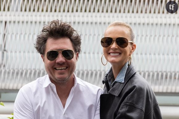 “Encore un autre”, “tout pour se faire remarquer” : Laeticia Hallyday heureuse en couple, elle affiche son bonheur… Et se fait méchamment tacler
