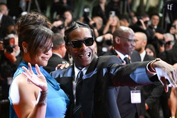 Si la mode est aussi une question de goût et qu’on peut ne pas adhérer à tous les styles, la supposition que Riri est enceinte simplement parce qu’elle porte une tenue oversized est un raccourci problématique. En faisant cela, on ne commente plus le choix stylistique mais on scrute le corps de la femme.