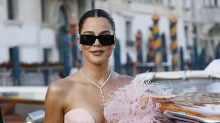 "Méconnaissable" : Khloé Kardashian révèle les détails de ses opérations de chirurgie esthétique, les internautes ne la croient pas