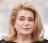 Catherine Deneuve n'est pas forcément connue pour ses prises de position féministes. Dans Vanity Fair cependant, elle s'indigne contre les féminicides, et dénonce un fléau qui semble ne jamais s'arrêter.