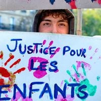 "La société nous raconte que les enfants mentent" : ce rappeur raconte l'inceste subi de la part de sa mère et sa tante lorsqu'il était enfant