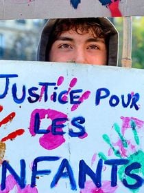 "La société nous raconte que les enfants mentent" : ce rappeur raconte l'inceste subi de la part de sa mère et sa tante lorsqu'il était enfant