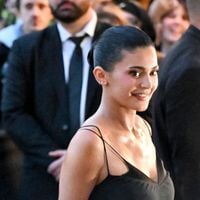 Kylie Jenner pose en bikini avec la popstar la plus sulfureuse du moment