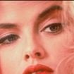 "On dirait sa mère, c'est hallucinant" : la fille de ce sex symbol mythique des années 90 recrée son look le plus glamour et sidère les internautes
