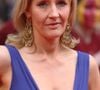 L'été dernier, la romancière britannique a relayé à l'unisson de l'extrême droite italienne les attaques et fake news anti-transgenres délibérées émises à l'encontre la boxeuse algérienne Imane Khelif. JK Rowling a prétendu que la sportive était "un homme !"