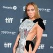 "Avec des fesses comme ça, vous feriez pareil" : Jennifer Lopez mouche en images les machos qui trouvent "qu'elle en dévoile trop" à 56 ans