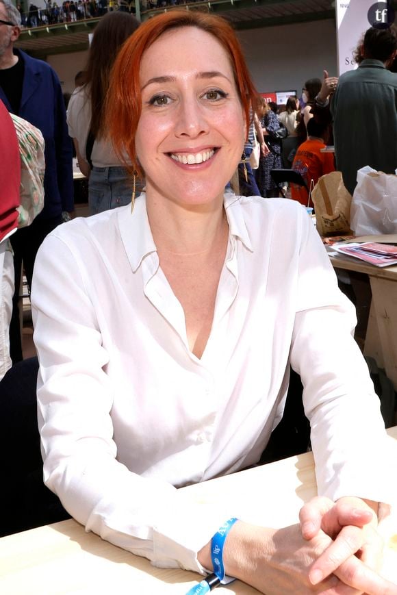 Au coeur de son émission Queen Size, où elle s'est entretenue dernièrement avec Inès Reg, l'irrésistible chroniqueuse revient sur l'éternel débat des Secret Santa en entreprise, et confie au détour de deux digressions, avoir déjà "pécho" un invité de l'émission. Simple kiss ou plus si affinités ? Le mystère bien évidemment restera entier.