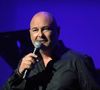 Dans cette vidéo publiée par Cauet, sur Tiktok, il déclare qu'il y a deux "défauts", "chez les femmes", sur lesquels il a "un bocage" : "les poils sur les bras" et "les pieds chelous".