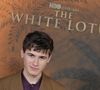 Sam Nivola lors de la première de la saison 3 de la série The White Lotus