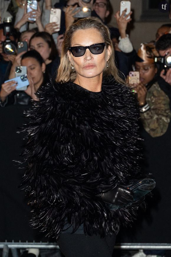 "C'est le régime drogue", "pas de bikini après 50 ans" : Kate Moss trop maigre et trop vieille ? Les haters s'en prennent à elle