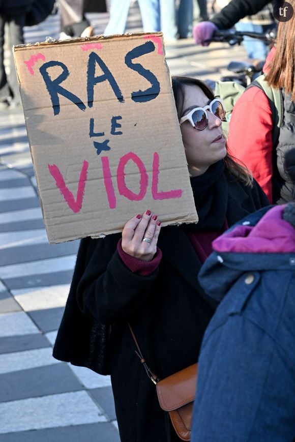 "Son témoignage met en lumière l’omerta qui règne dans le monde des radios dites musicales et généralistes, et les pressions subies par les femmes qui auraient l’outrecuidance de vouloir dénoncer les violences physiques et morales qui font partie de leur quotidien"