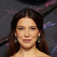 "Son visage est figé", "Injections aux lèvres à outrance" : cette star de Stranger Things métamorphosée ? Son physique suscite la controverse