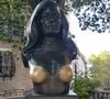 "Arrêtez de lui toucher les seins !" : cette statue agressée sexuellement par des porcs, où quand les hommes considèrent les femmes comme des objets