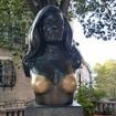 "Arrêtez de lui toucher les seins !" : cette statue agressée sexuellement par des porcs, où quand les hommes considèrent les femmes comme des objets