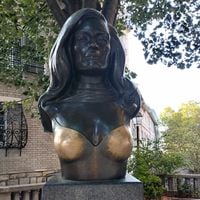 "Arrêtez de lui toucher les seins !" : cette statue agressée sexuellement par des porcs, où quand les hommes considèrent les femmes comme des objets