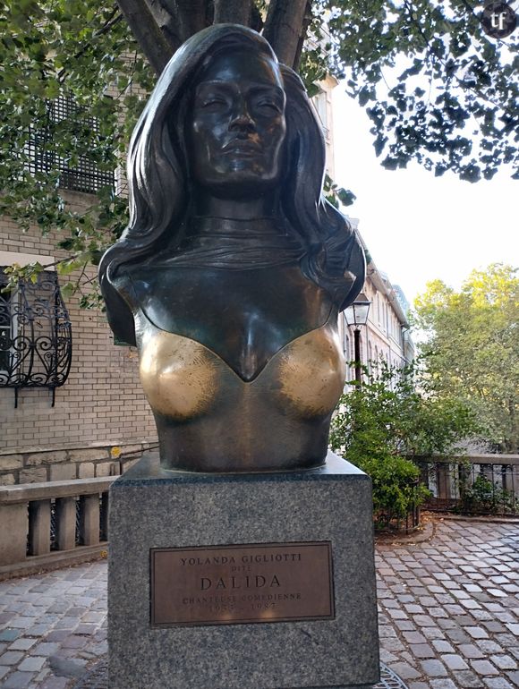 "Arrêtez de lui toucher les seins !" : cette statue agressée sexuellement par des porcs, où quand les hommes considèrent les femmes comme des objets