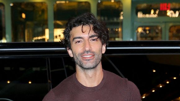 Justin Baldoni (encore) en plein bad buzz : un célèbre ami à lui prend sa défense après l'affaire Blake Lively... Et ça ne plait pas aux internautes
