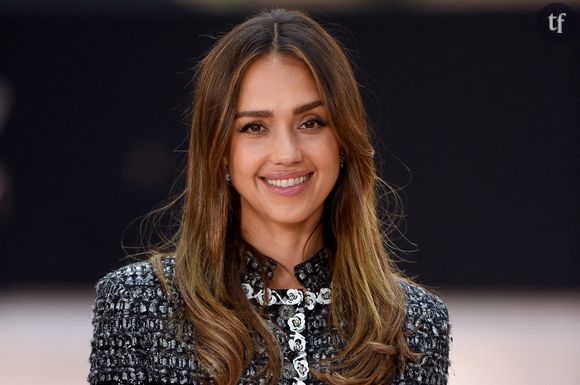 Jessica Alba rayonne en bikini

La star est apparue rayonnante, dévoilant plusieurs photos d'elle en bikini, dont l'une où on aperçoit ses abdos ultra-gainés. Des clichés qui n'ont pas manqué de faire réagir ses fans, qui l'ont complimenté sur sa beauté et sa silhouette tonique. "Es-tu sûre que tu n'as pas 25 ans ?", "La plus belle femme de la planète", "De plus en plus sexy", "Tu es incroyable", "Plus tu vieillis, plus tu es belle, wow", "Comment fais-tu pour avoir le même âge depuis 20 ans ?", "Elle est parfaite", "Incroyable à 44 ans", peut-on lire sous le carrousel de photos de l'actrice.