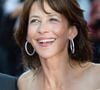 Sophie Marceau tacle avec un ton qui sent le vécu le gros "male gaze" qui régnait sur le cinéma français période La Boum : hyper sexualisation de jeunes actrices, metteurs en scène despotes, violences, "femmes-objets" fantasmées par des mecs. On l'écoute.
On a pas fini d'entendre Sophie Marceau. Tant mieux. Celle qui n'a jamais hésité à dénoncer les attitudes de Gérard Depardieu, sur le tournage du "Police" de Maurice Pialat, ne s'est jamais exprimée aussi librement. Et lorsqu'elle lève la voix, c'est toujours pour défendre les droits fondamentaux des femmes. La preuve ?
Photo by Nicolas Genin/ABACAPRESS.COM