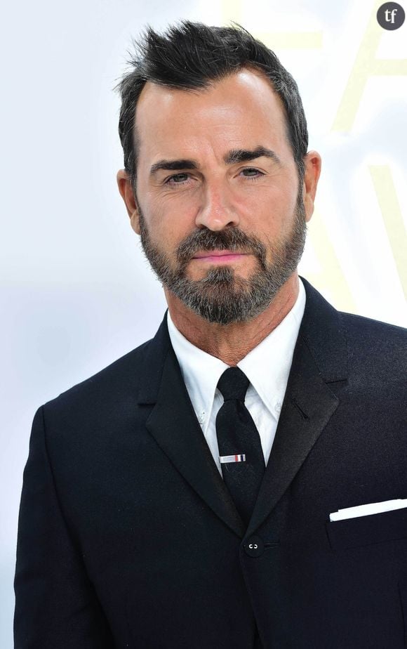 Les internautes réagissent à l'apparition sur le tapis rouge de Justin Theroux, icône télé (The Leftovers) et égérie chez David Lynch (Mulholland Drive, Inland Empire), aux côtés de sa chère et tendre. 20 ans les séparent...