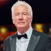 Richard Gere est redevenu papa à 70 ans avec son épouse de 30 ans de moins que lui... et ça fait réagir !