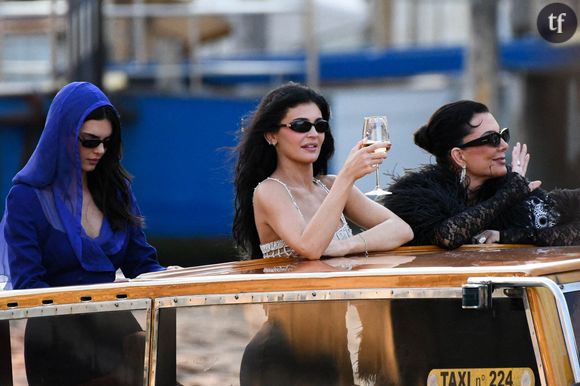 "Elles ont la jaunisse ?", "Elles ont 100 ans !" : Kris Jenner et Lauren Sanchez critiquées pour leurs chirurgies esthétiques “ratées” sur ces nouvelles photos buzz