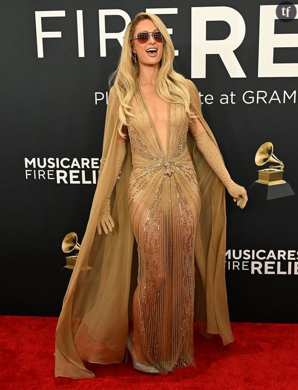 "Les médias des années 2000 étaient tellement toxiques. Ils ciblaient un groupe de filles, Nicole et moi en faisions partie, et c'était très difficile d'être une jeune fille et de découvrir qui on était sous les yeux du monde entier", déplore l'icône provocatrice Paris Hilton auprès de Glamour. "Ils exagéraient, ils créaient des intrigues juste pour vendre les tabloïds. C’est incroyable maintenant à quel point les temps ont changé. Je pense que c’est juste beaucoup plus respectueux envers les femmes. Les années 2000 ont été vicieuses pour toutes les filles."