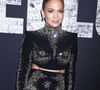 J-Lo plus flamboyante que jamais au delà des controverses et discordes qui constituent son actualité ? La popstar latina se dévoile étonnamment différente avec ce nouveau look...