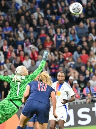 "Une femme est faite pour..." : carton rouge pour cette légende du foot sexiste