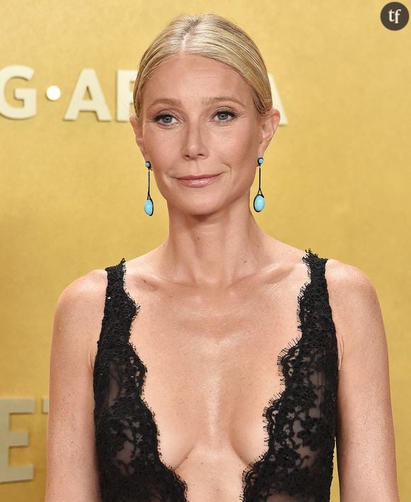 Gwyneth Paltrow est sidérante de beauté, vêtue d’oripeaux hyper glamour et audacieux, sur ses derniers tapis rouges, orchestrés en l’honneur de Marty Supreme, claque cinématographique à laquelle elle confère son aura de diva absolue - non sans nostalgie, la comédienne se faisant de plus en plus rare sur nos écrans. 

Choc des cultures, et des générations, car elle y enlace l’arrogant Timothée Chalamet, un crush très très toxique s’il en est.
