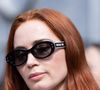 Emily Blunt, plus iconique que jamais ? 

En tout cas, l'actrice américaine entrée dans la légende pour Le diable s'habille en Prada semble plutôt douée pour la métamorphose. A l'instar de nombreuses consoeurs (Emma Stone, Cate Blanchett, Shailene Woodley), la comédienne était sur le tapis rouge de la Mostra de Venise, particulièrement lumineuse. A ses côtés, Dwayne Johnson, alias The Rock. Et pour l'accueillir, de nombreux fans... Qui semblent très déconcertés par son apparition.